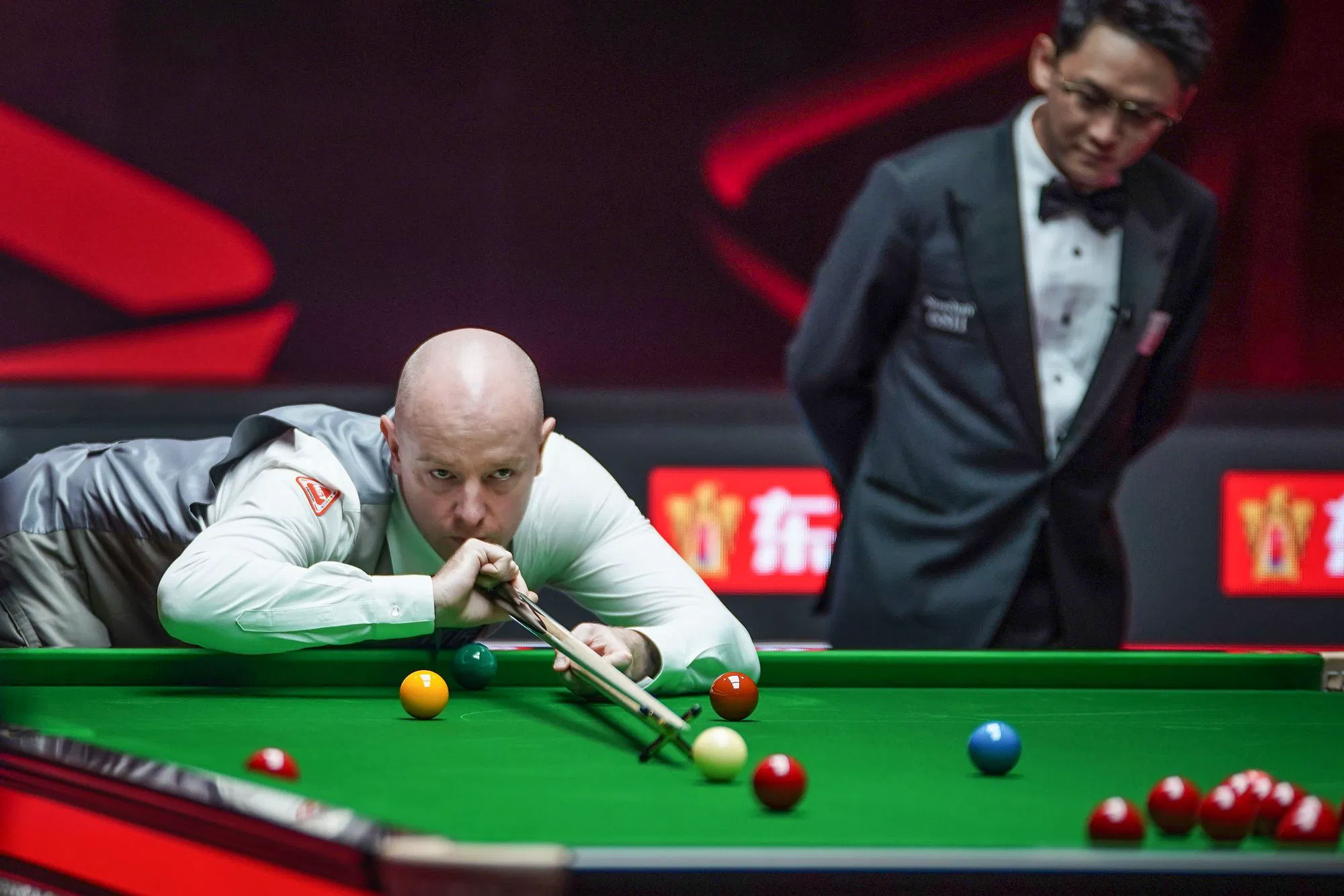 Jimmy Robertson plays during his 5-3 quarterfinal victory